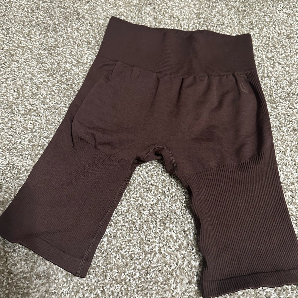 Lazuli label scrunch seamless contour shorts NWT Small